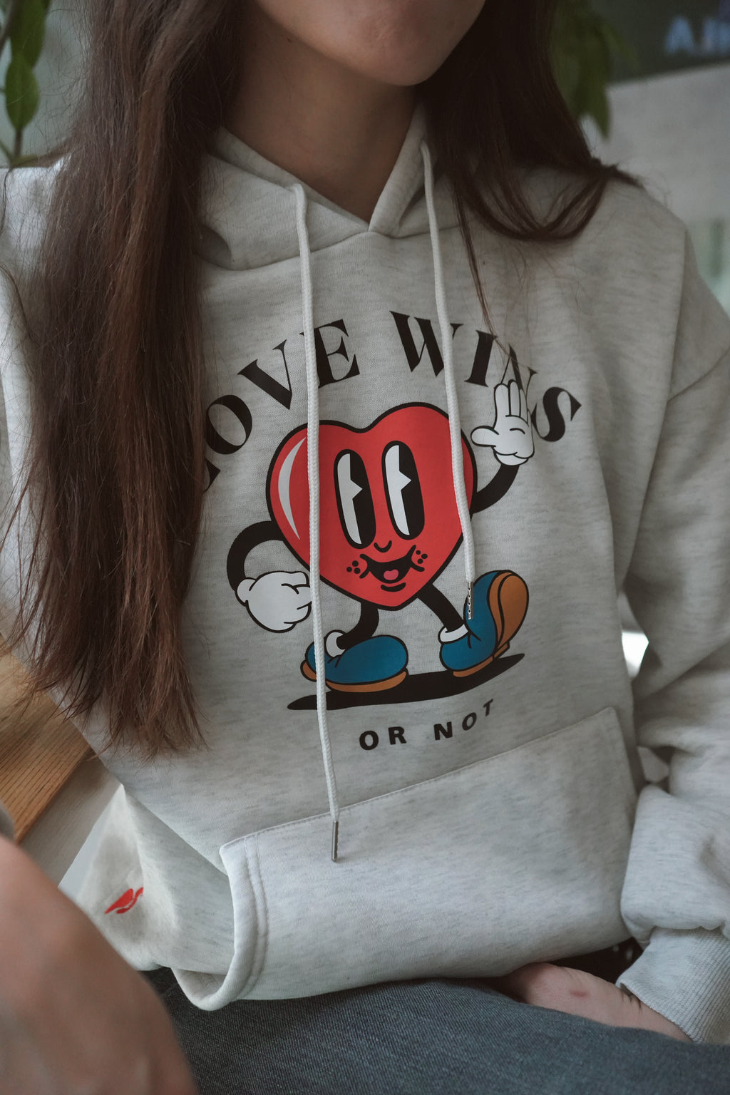 SUDADERA GRIS EL AMOR GANA O NO