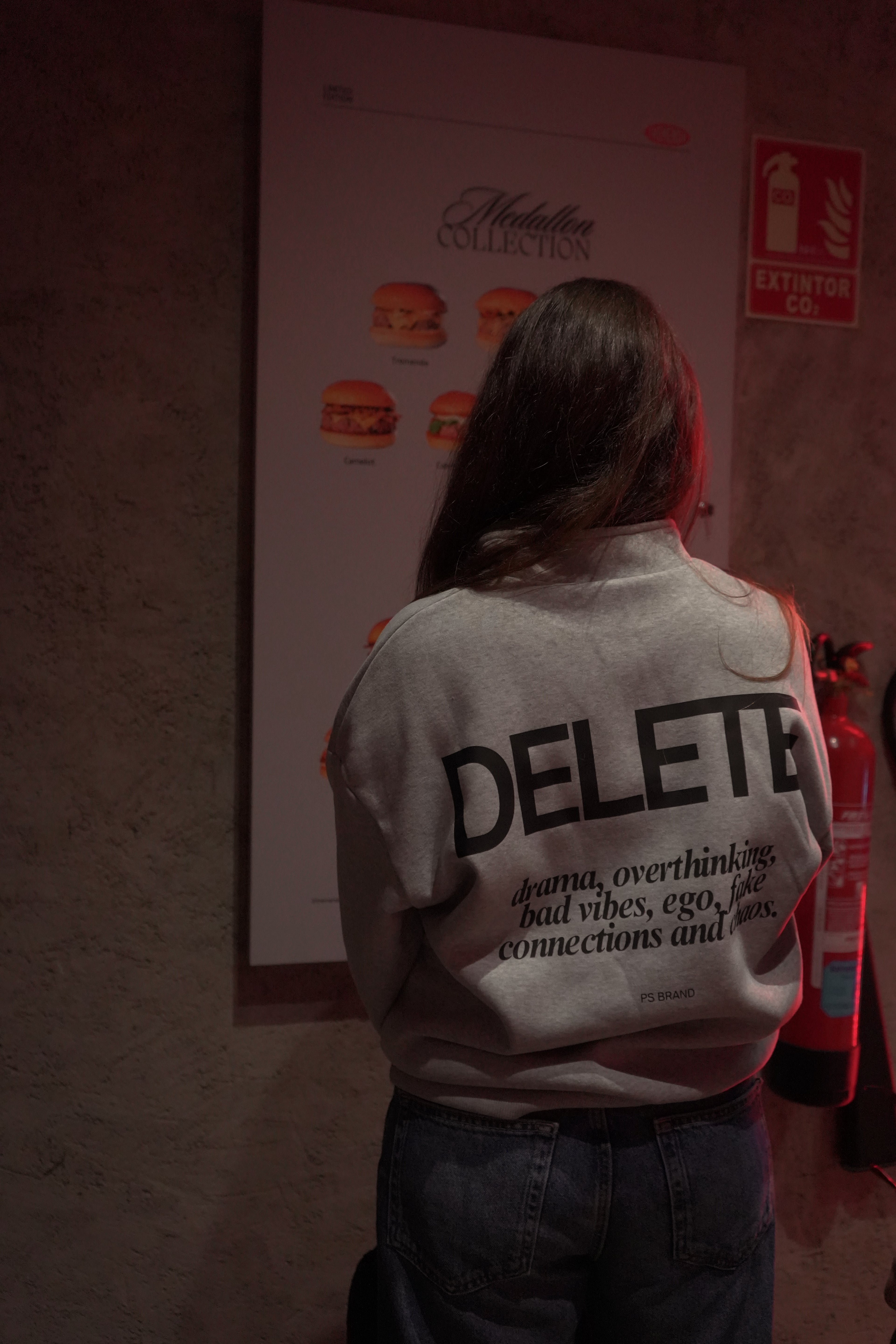 SUDADERA GRIS DELETE